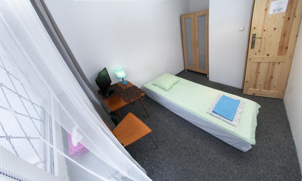 Wierzbno Hostel Warschau Buitenkant foto