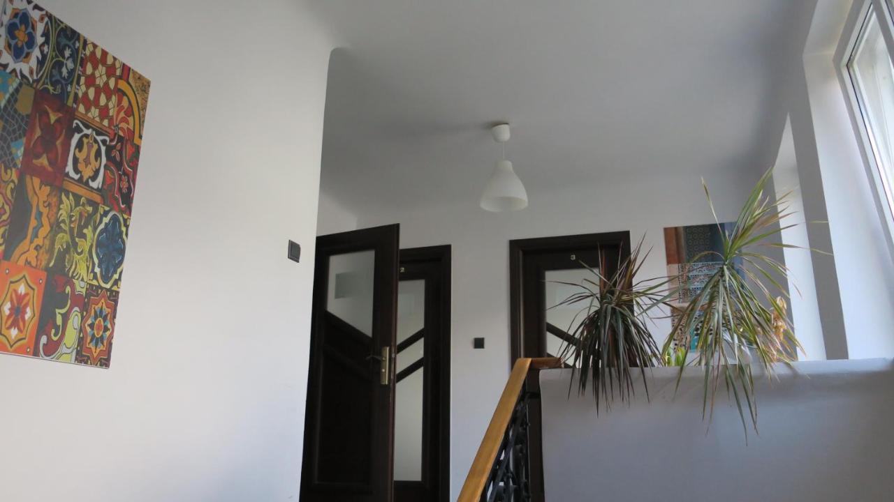 Wierzbno Hostel Warschau Buitenkant foto